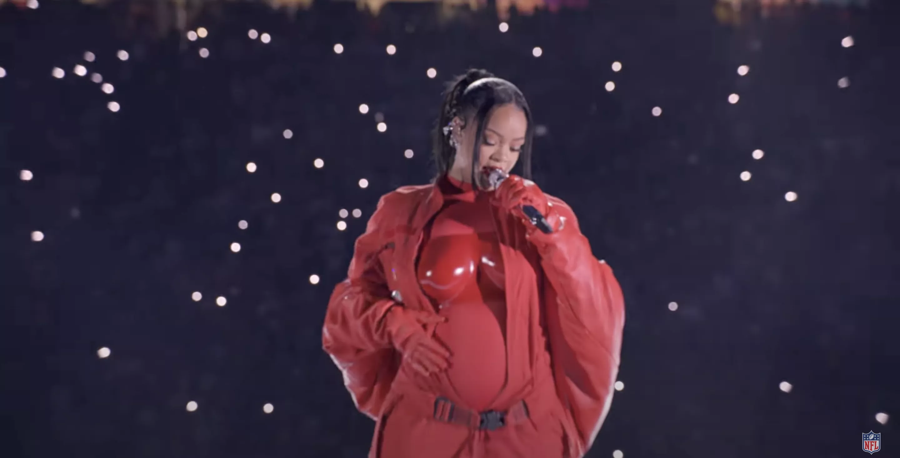 Rihanna gravid igen – avslöjade nyheten under Super Bowl-framträdandet