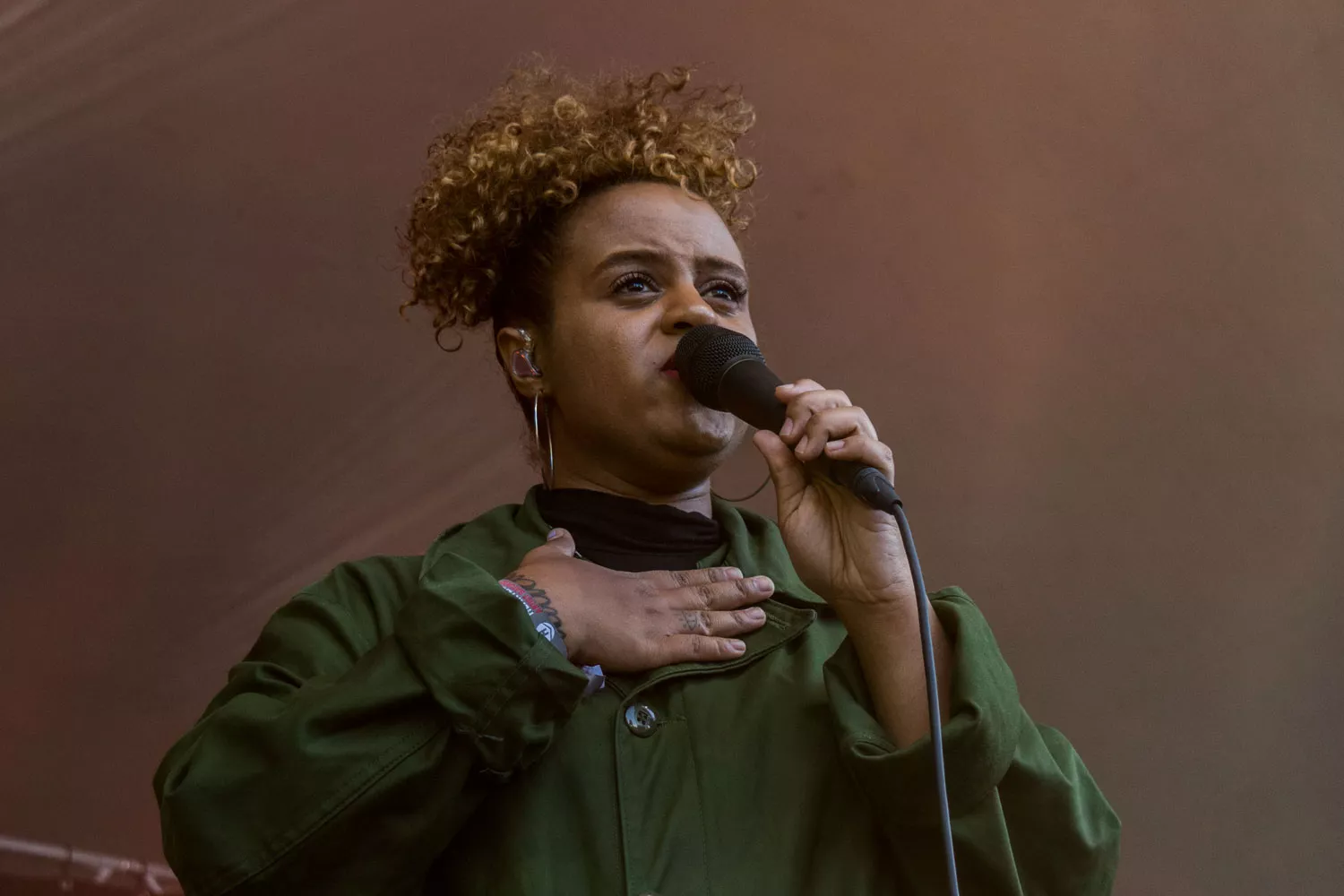 Anonyme popballader i aftensolen