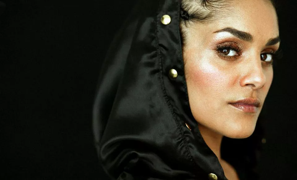 Natasja stråler på nyt bokssæt