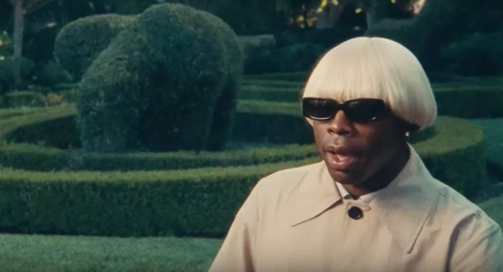 VIDEO: Tyler, The Creator iført paryk og hjertesorg