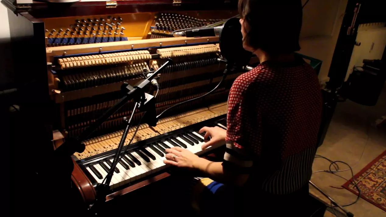 Videopremiere: Marybell Katastrophy blæser på stormen