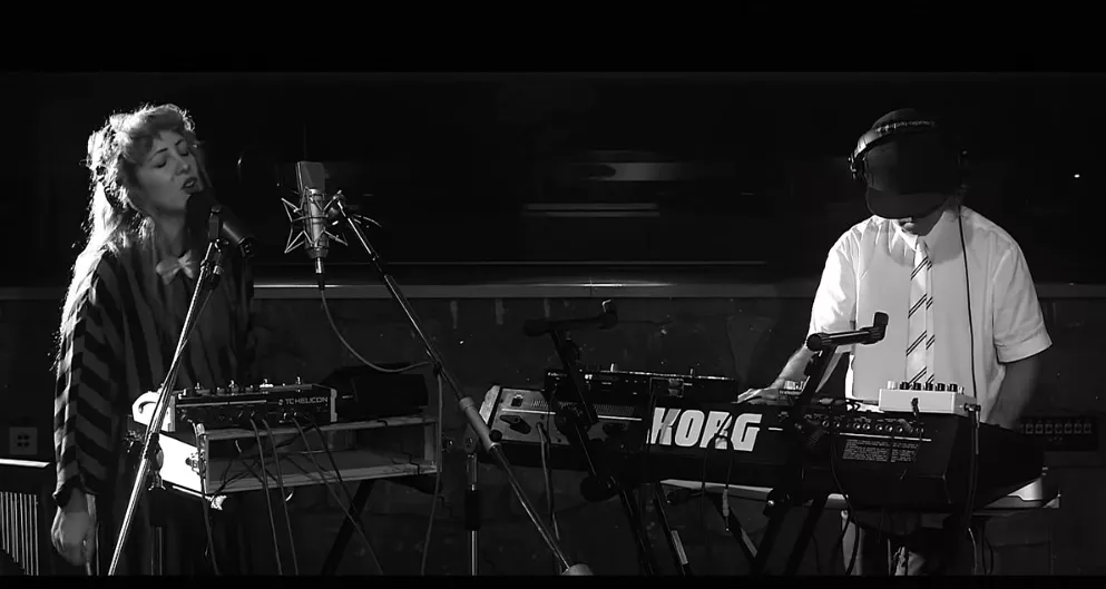 VIDEOPREMIÄR: Niki & The Dove - Play It On My Radio (Soundtrade Session)