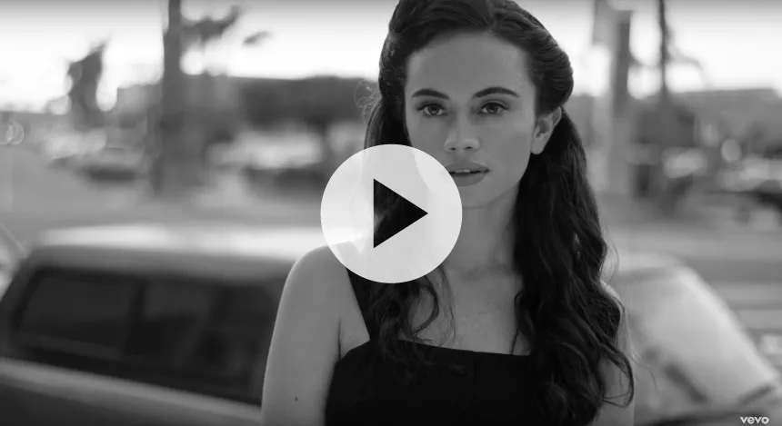 Burhan G slipper Lucy løs i kæk musikvideo