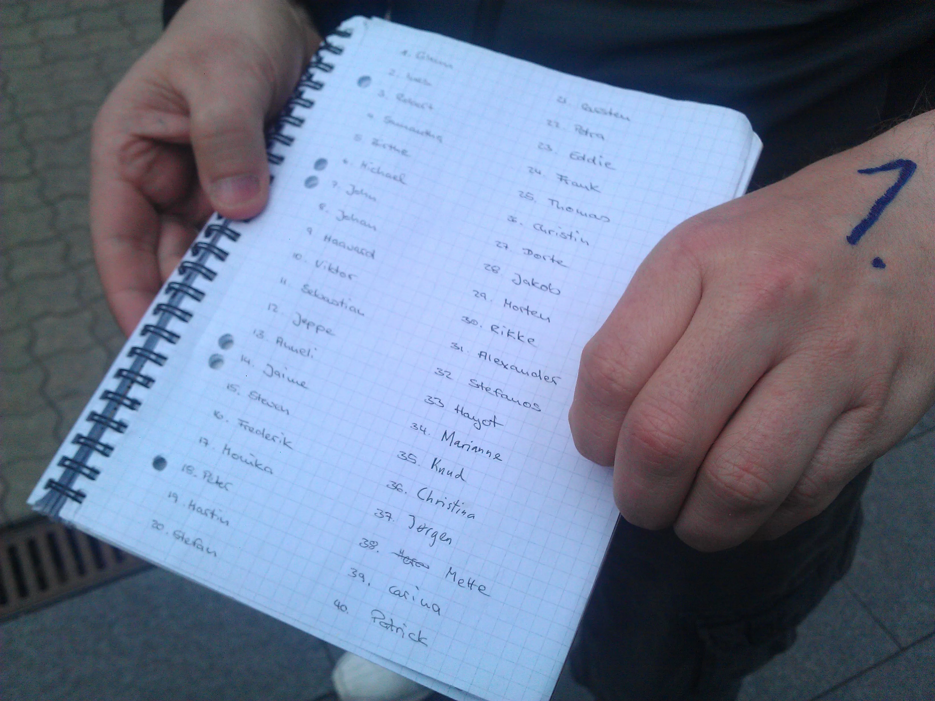 I kø til Springsteen: Verdensmøde i ingenmandsland