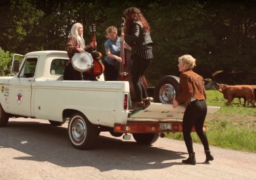 VIDEOPREMIÄR: Among Lynx – Soil