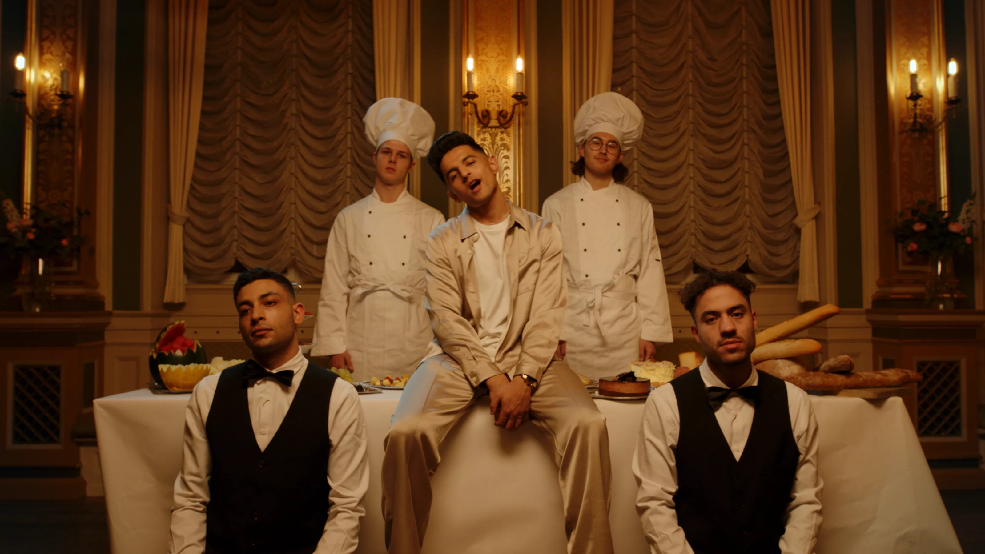 Hasan Shah skriver indisk pladekontrakt – se musikvideo