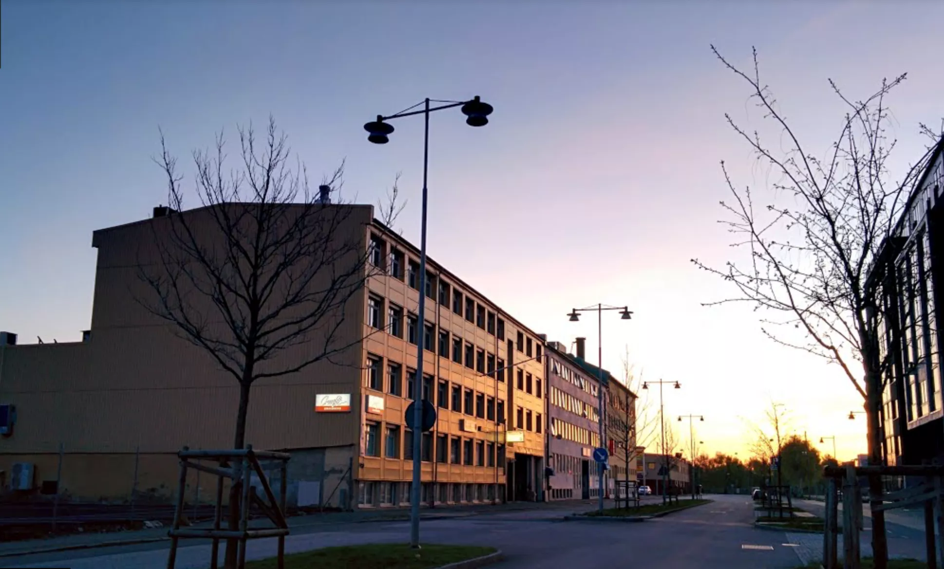 Svensk sanger heilede under koncert – og blev smidt af scenen