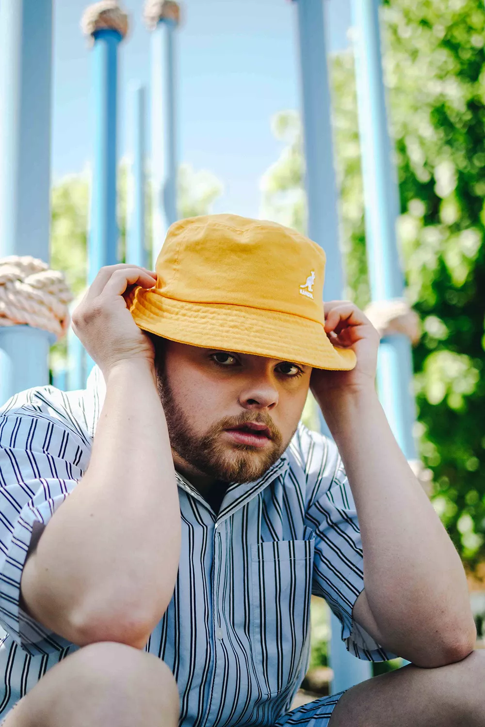 Pendulet svinger til begge sider på debut-kunstværk