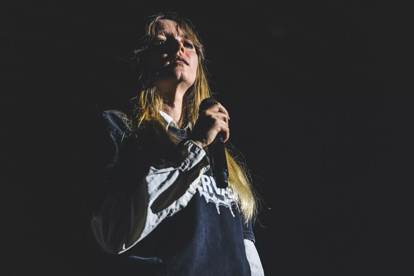 Soleima begår hærværk på Train