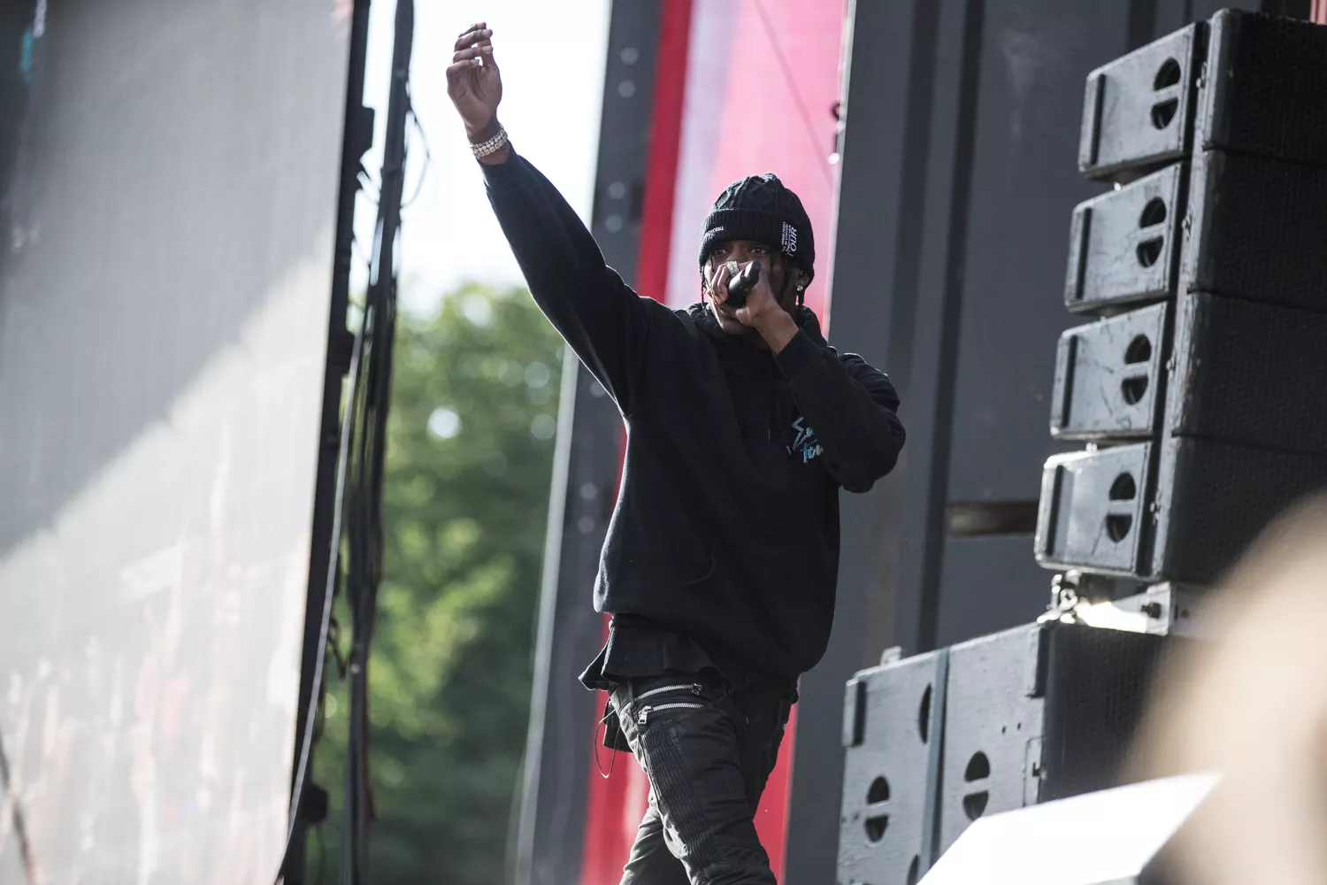 Stort bråk över låtsamarbete 