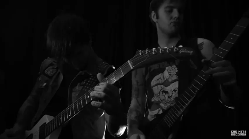 LUCKA 2: End Begins delar ut "Dark Stains"
