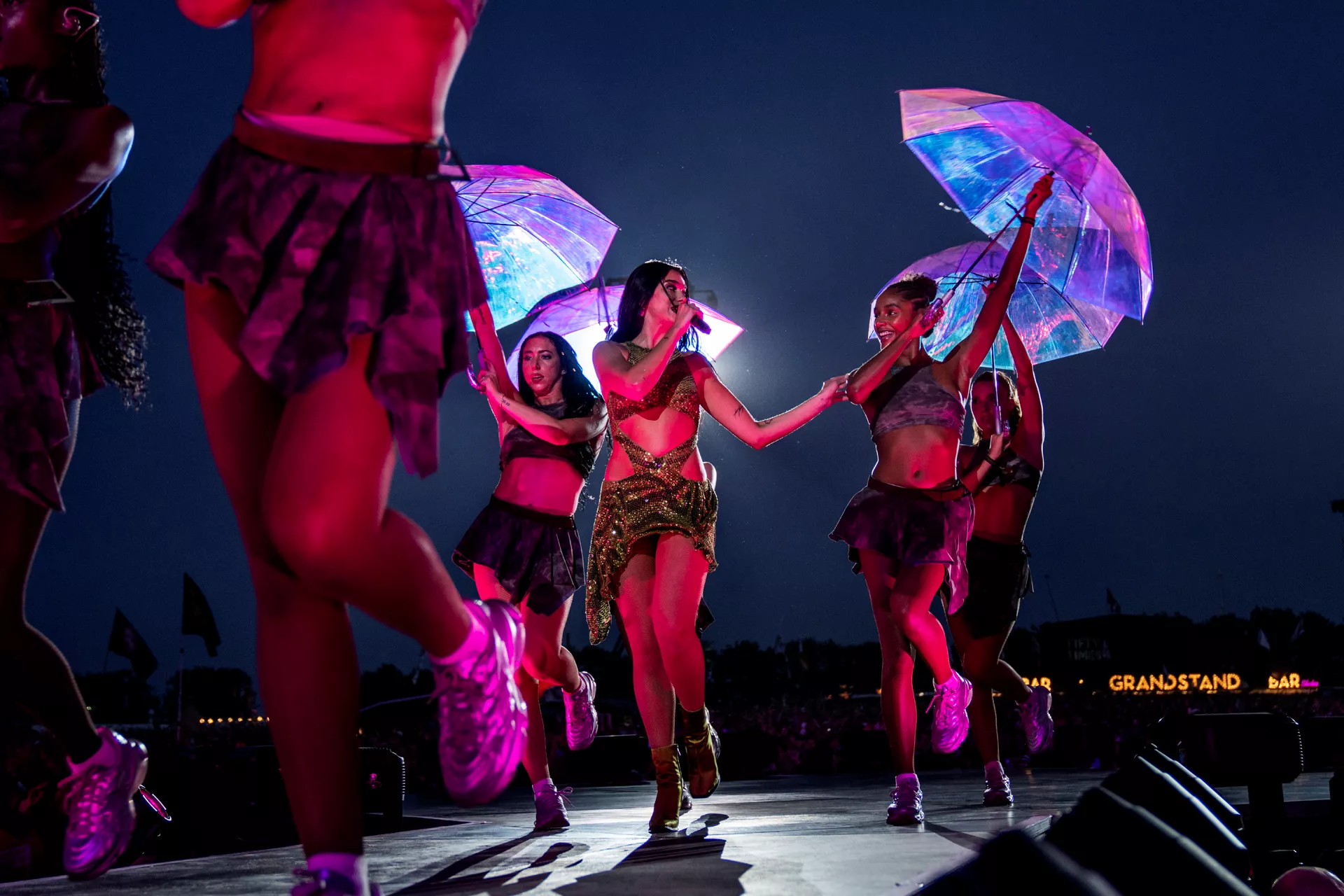 Dua Lipa annoncerer europæiske koncerter - kommer tæt på Danmark