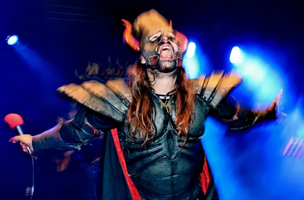 Red Warszawa leverede absurde scener i Aarhus