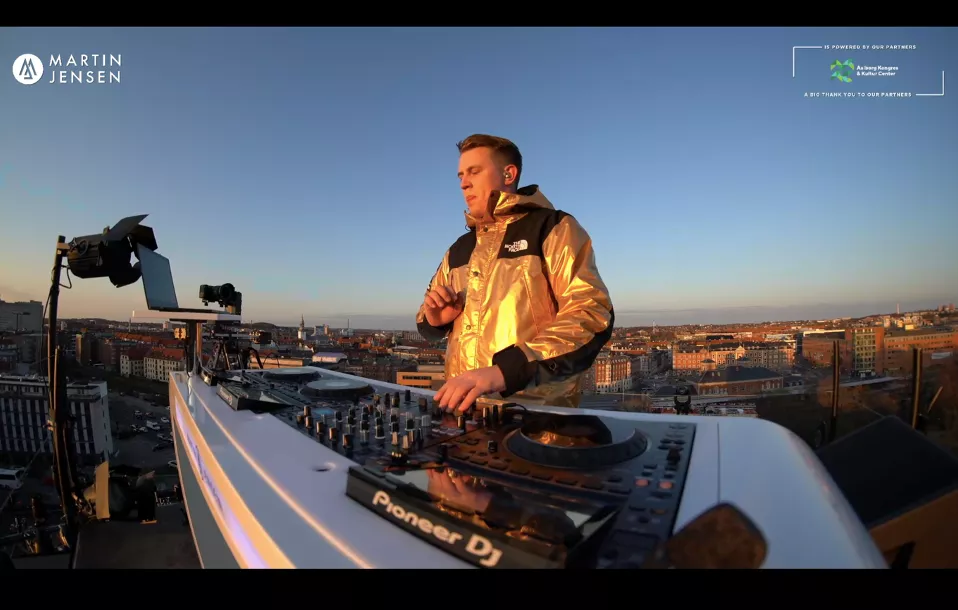 Okay overdådigt Twitch-sæt fra den folkekære dj