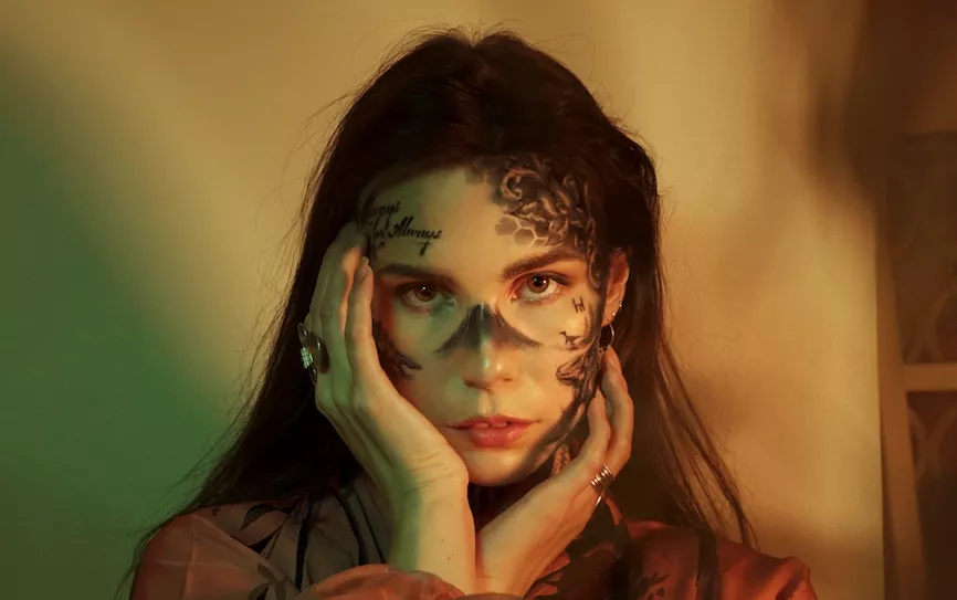 "COVID-19 kommer alltid vara en del av min resa som artist" – Resan med Skott