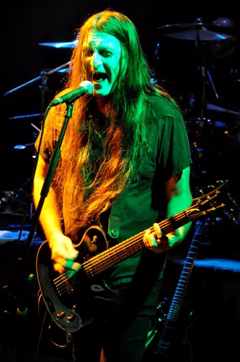 Punkveteran drabbad av cancer i halsen