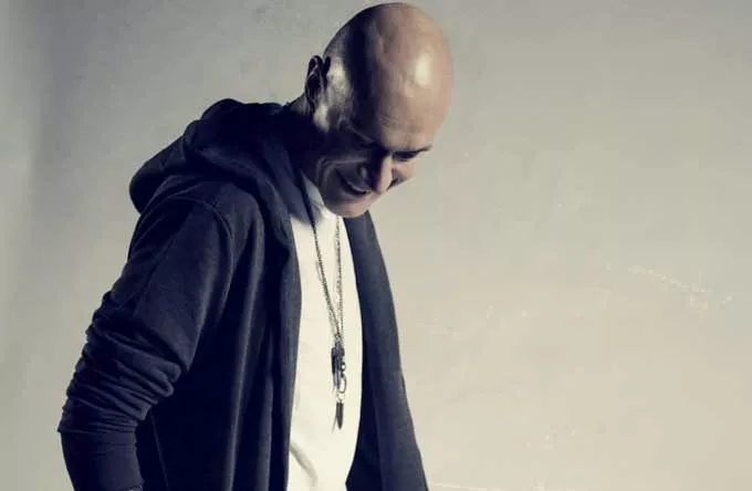 Kato lægger vægt på sangskrivningen på sit nye album