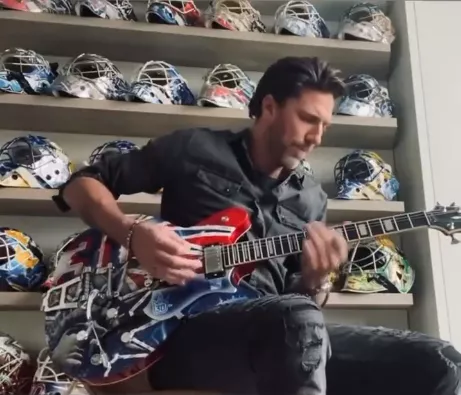 Henrik Lundqvist gör succé med Foo Fighters-låt