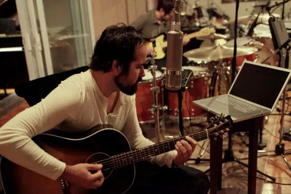 Ronnie Vannucci udgiver album  
