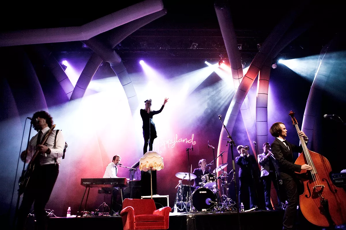 Hon öppnar för The Rolling Stones