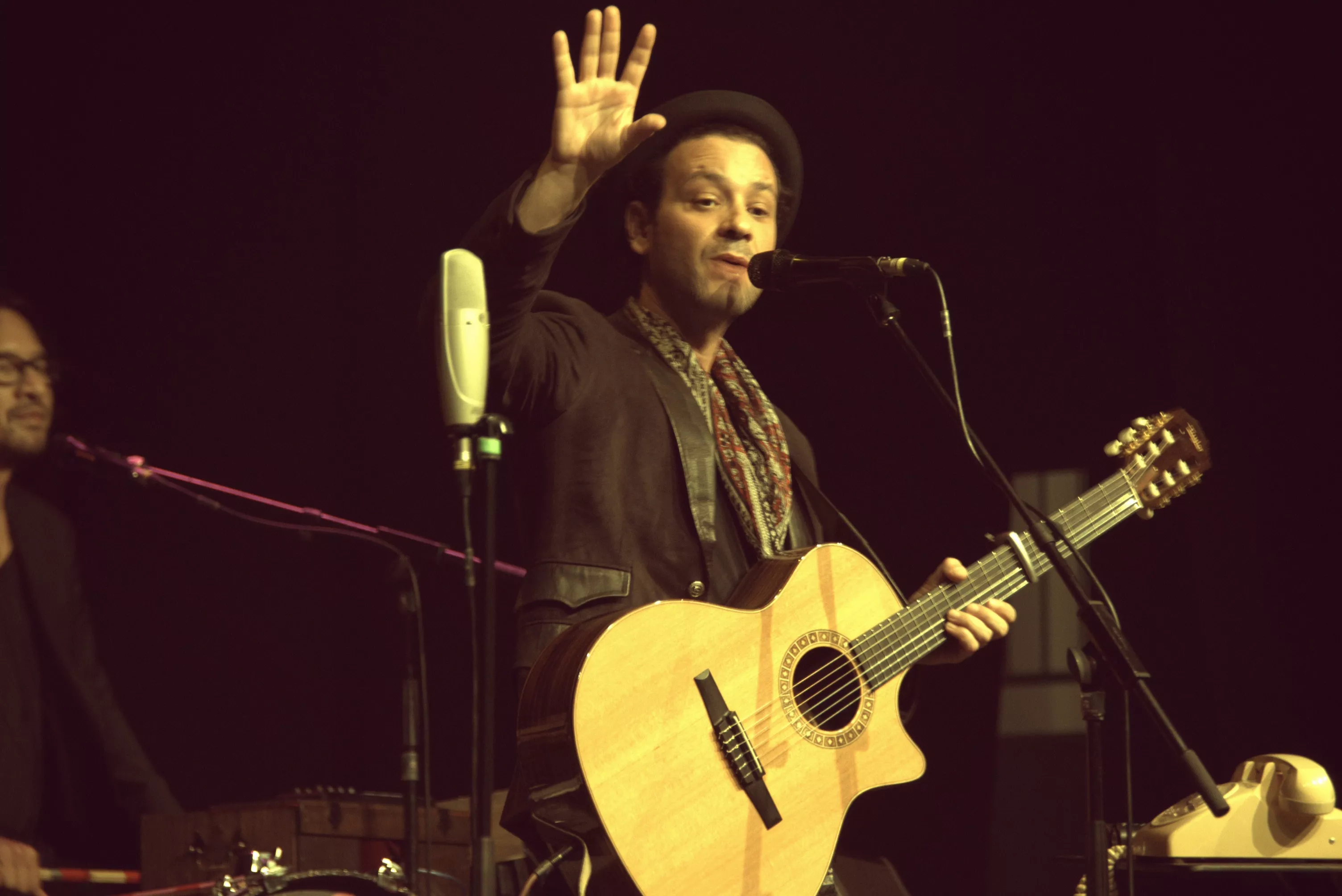 Leonard Cohens søn tager på dansk turné