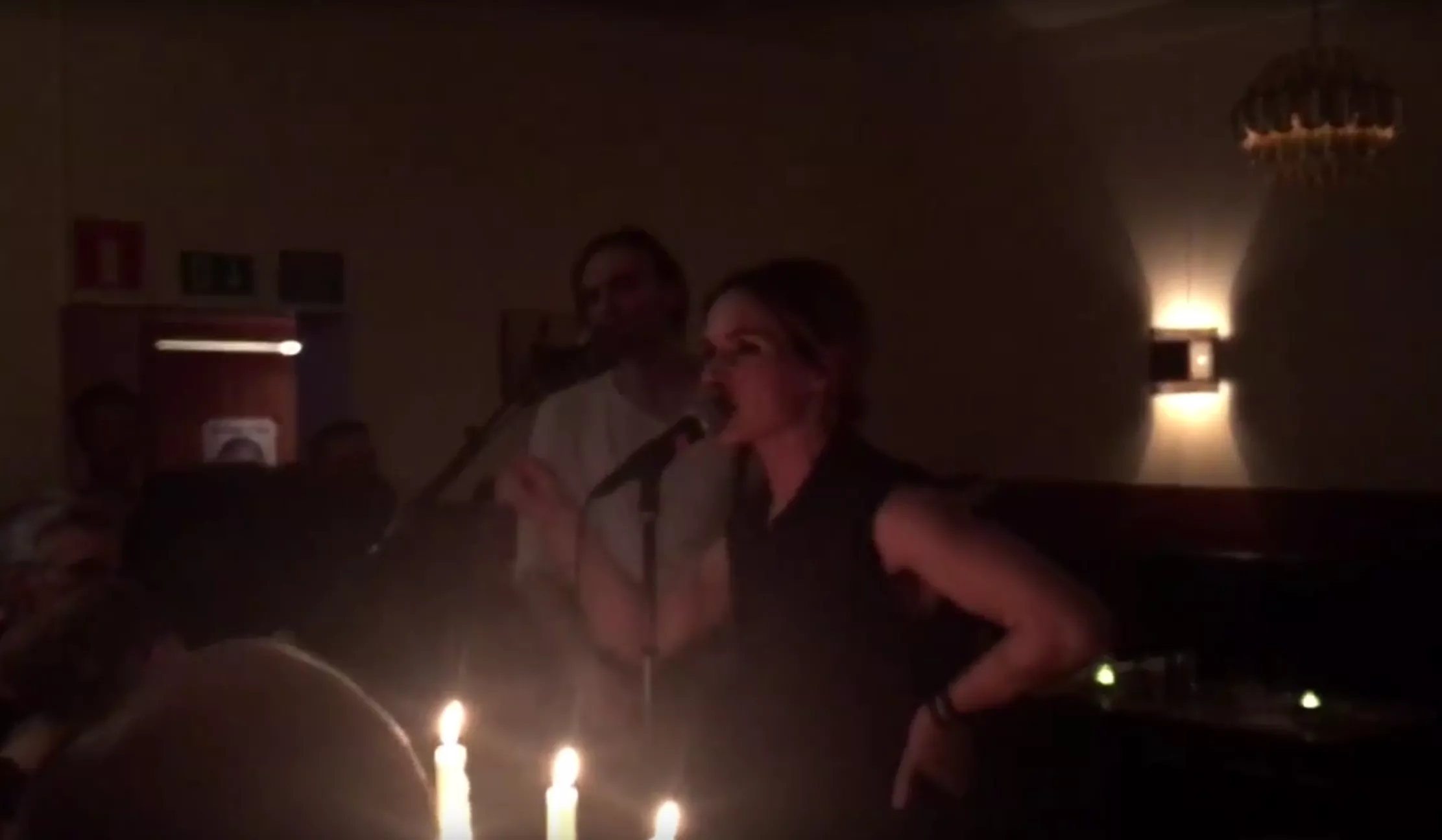 The Cardigans gjorde hemlig spelning i restaurang – se klipp