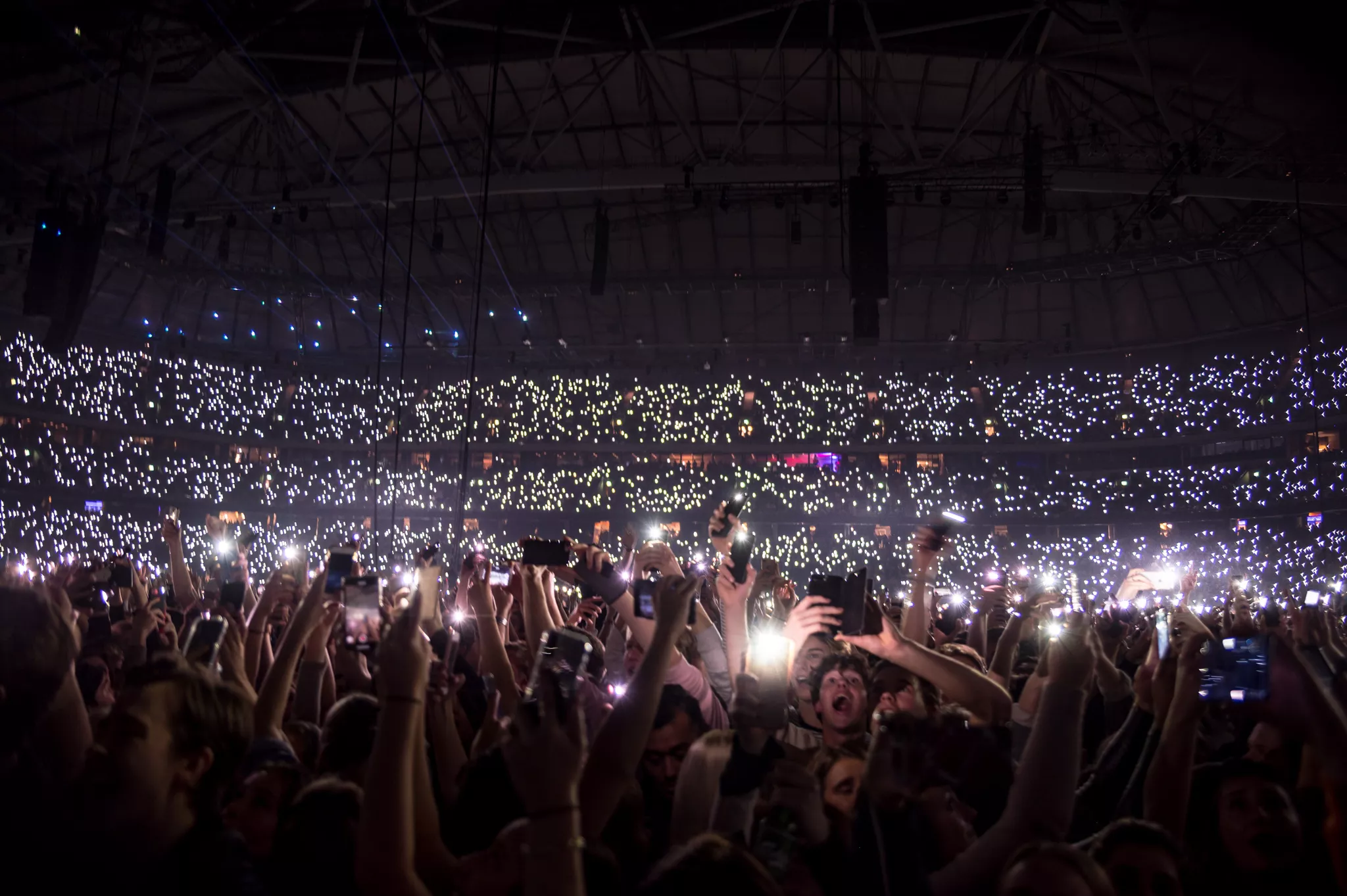 Større forsamlinger til events tillades igen i Texas og Mississippi