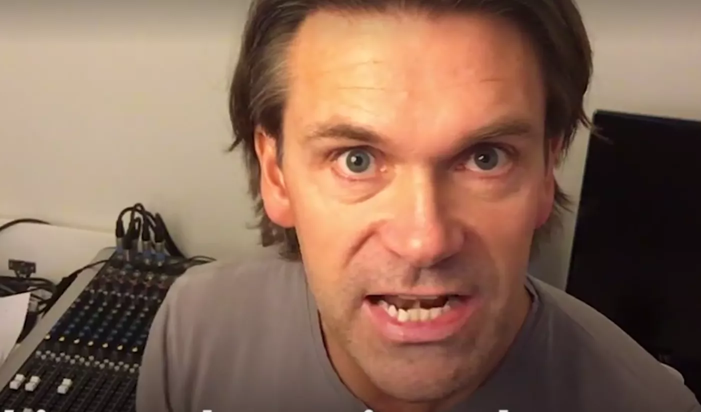 Musiker ryter till: "Oförskämt att lyssna genom mobilhögtalare!"