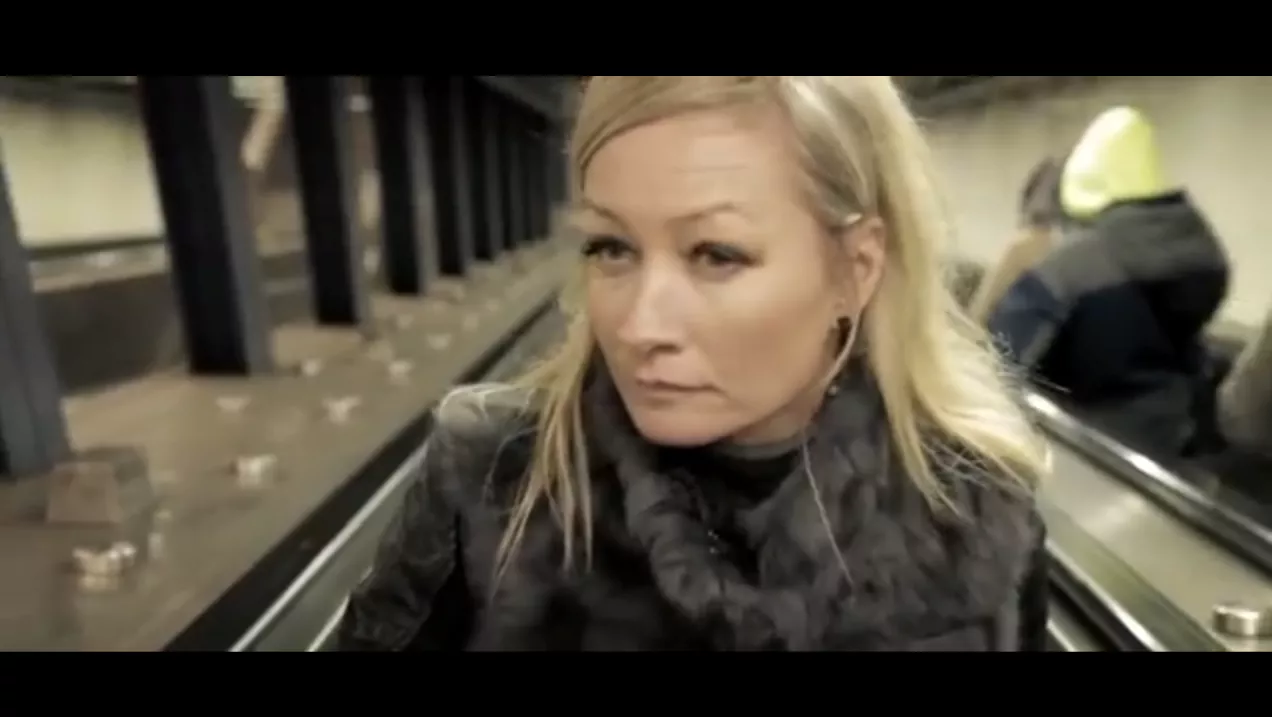 Video: Se Maria Montell løbe hjemmefra