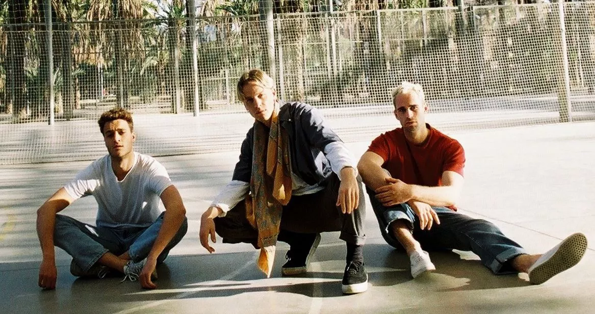 Scarlet Pleasure indtager sommeren med ny sang