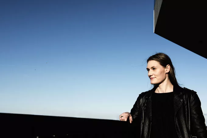 Danske Line Marie – headhuntet af Father John Misty