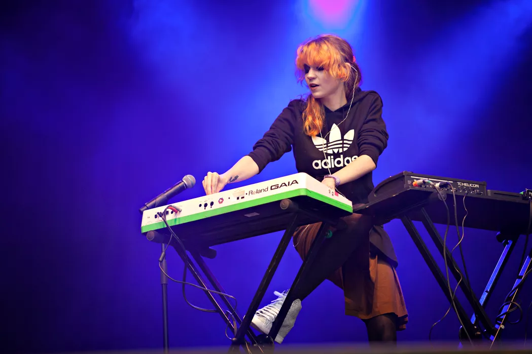 Grimes med ny låt och video