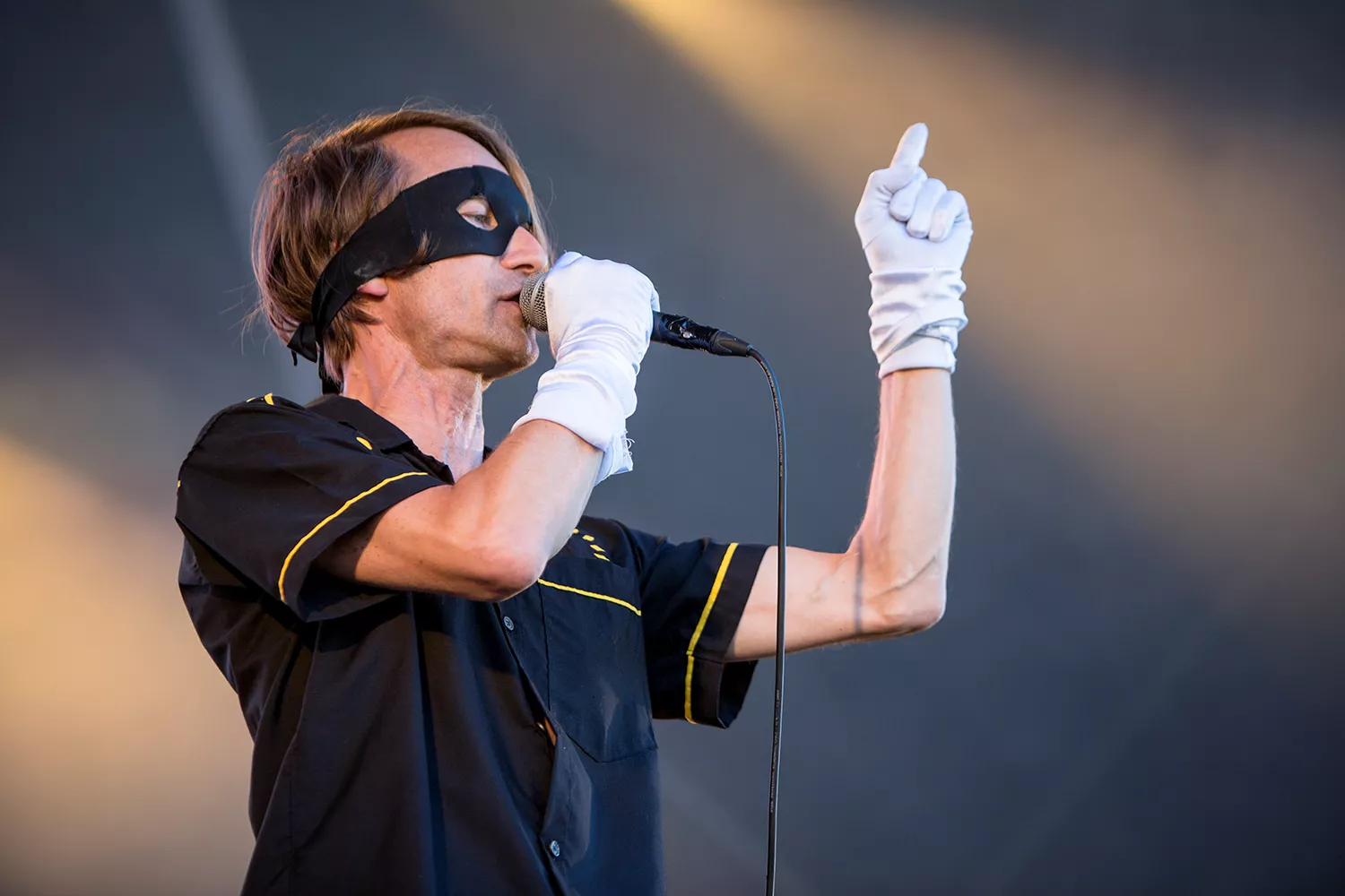 Bob Hund-Thomas med flera tolkar Philemon Arthur & The Dung