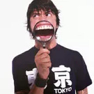 Dave Grohl bag trommerne igen