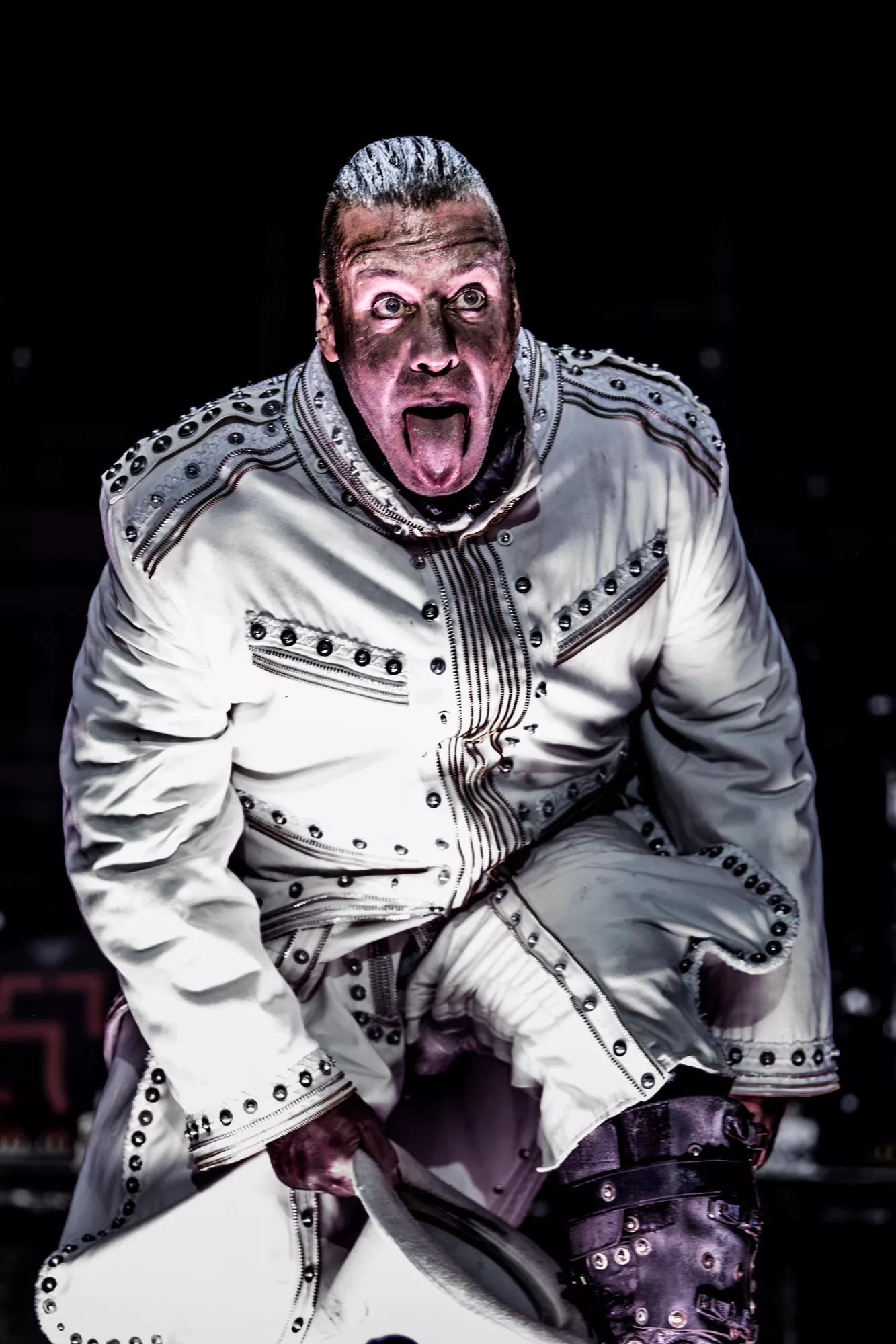 Rammstein anklages for at trivialisere Holocaust 