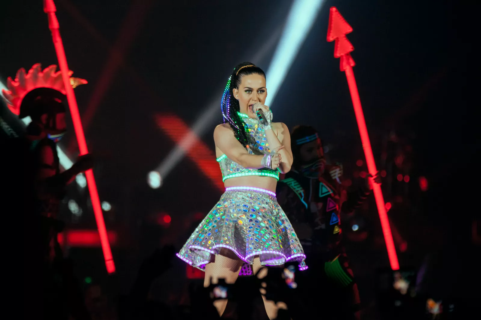 Innrømmer at teksten til hitlåten er problematisk