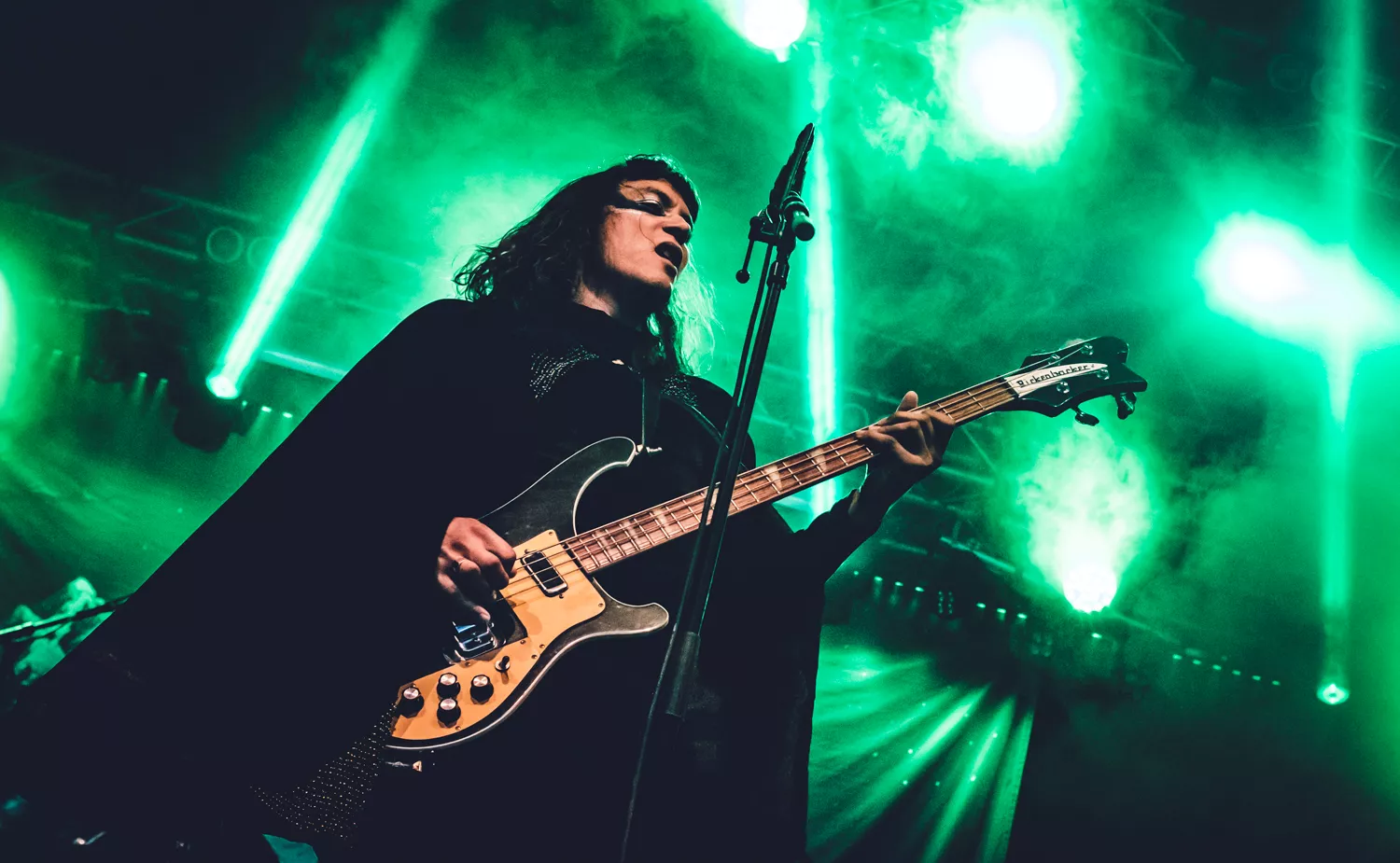 "Kärlek kan du få mer än nog av en annan dag" – 5 anledningar att se Hällas live på alla hjärtans dag