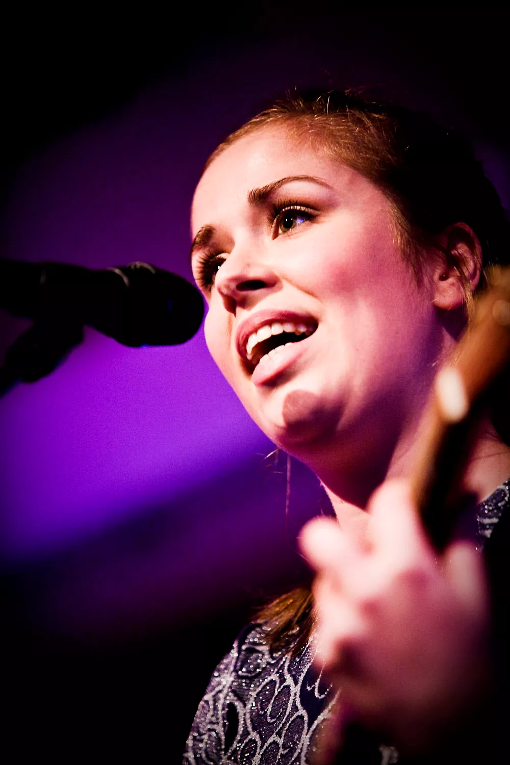 Ida Østergaard varmer op for Miss Li