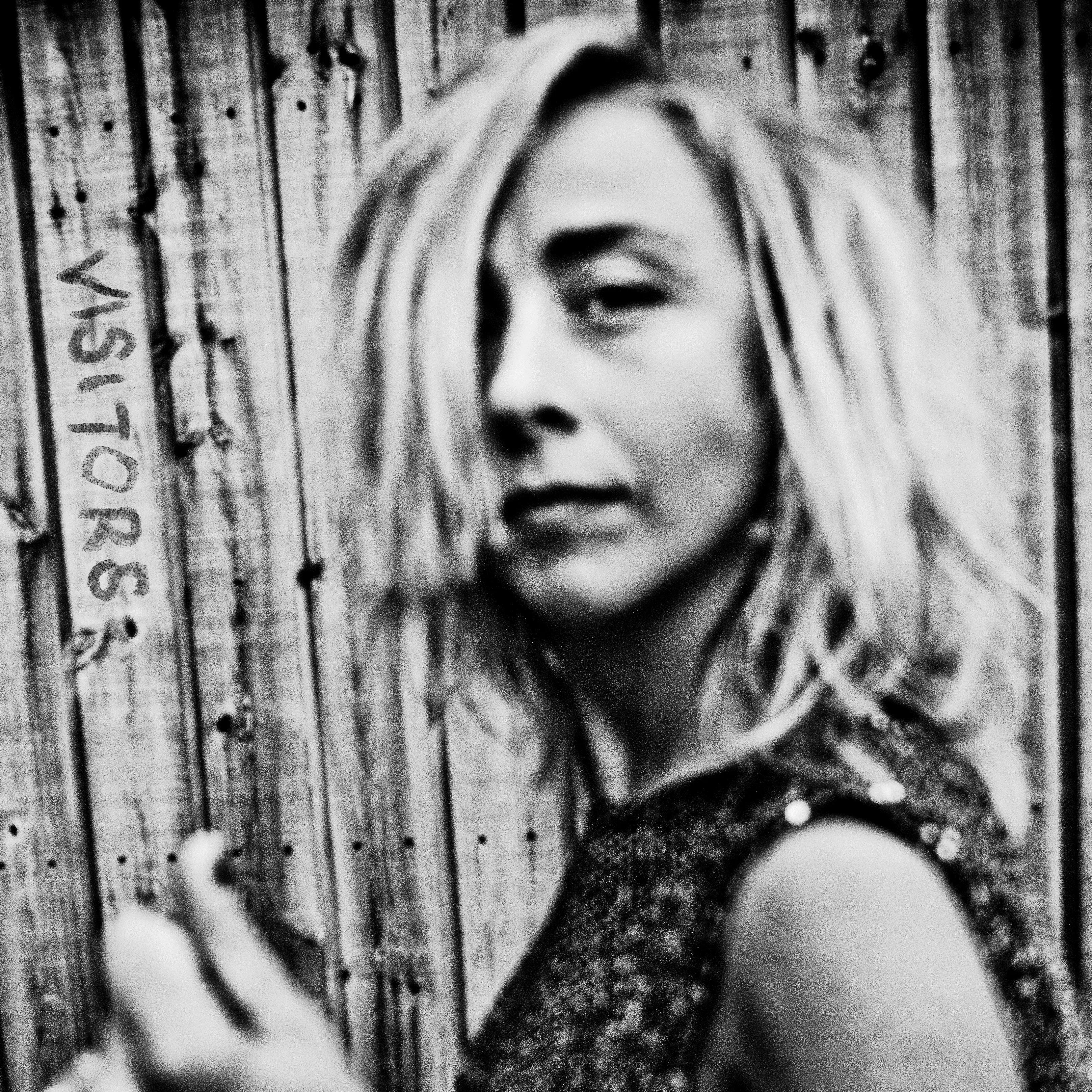 Nana Jacobi udsender single