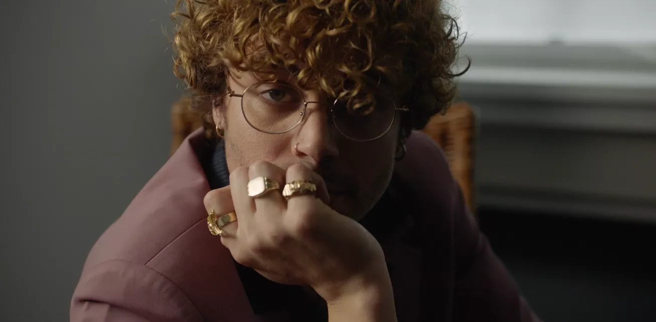 INTERVIEW: Vargas gør op med perfektionismen, og lader alter egoerne lege