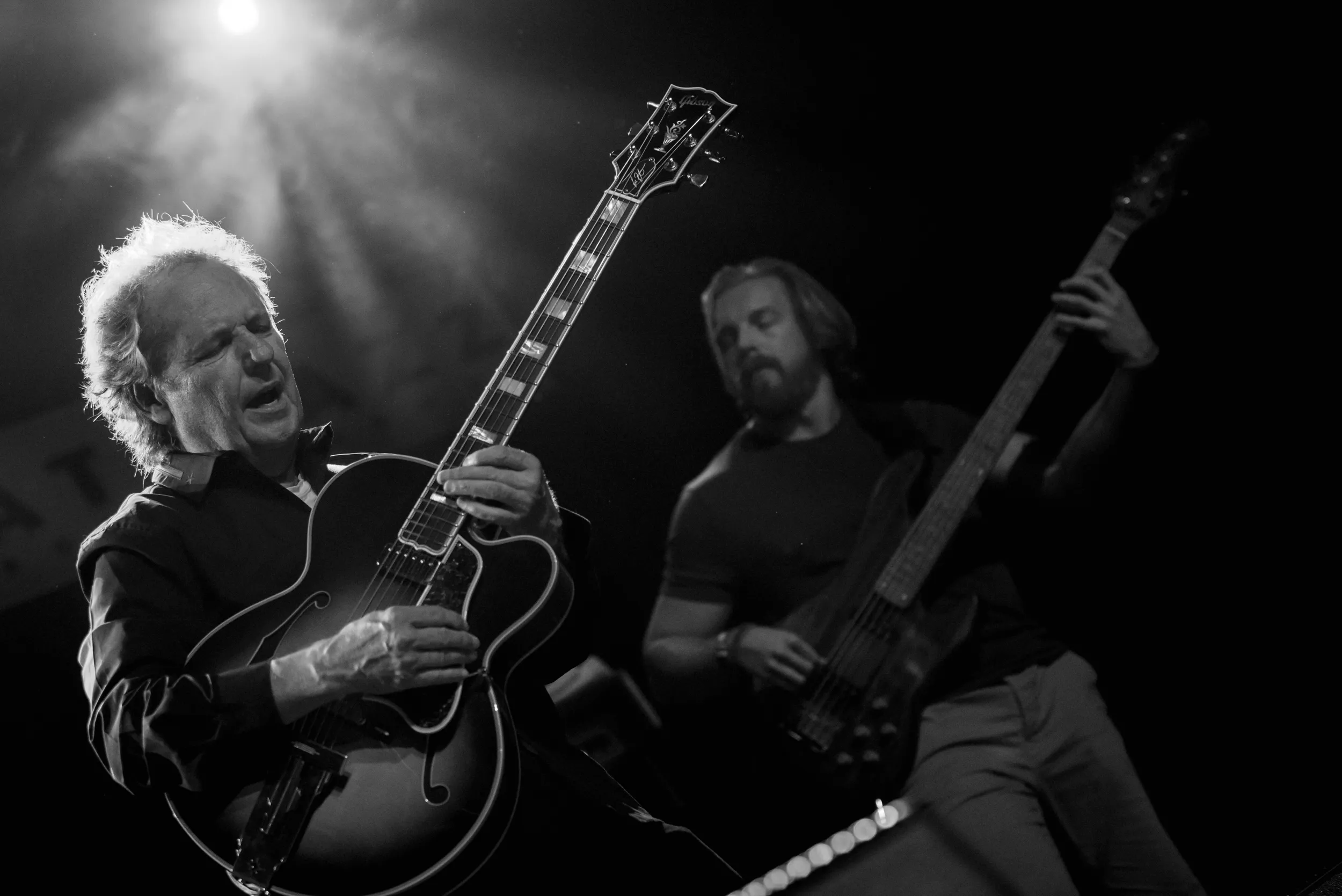 Jazzete gitarsoloer akkompagnert av rytmiske salsa- og sambarytmer fikk bergenserne i ekstase