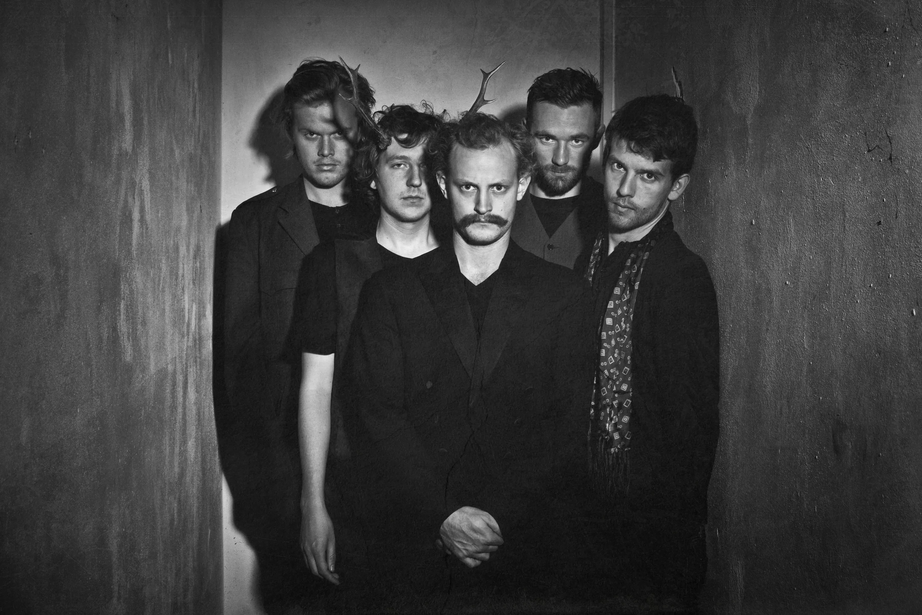 Men Among Animals giver gratis koncert