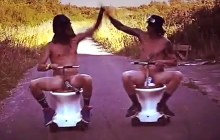 Se Jonny Hefty og Jøden med bar røv