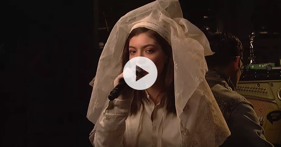 Se Roskilde-aktuelle Lorde optræde live for første gang i to år