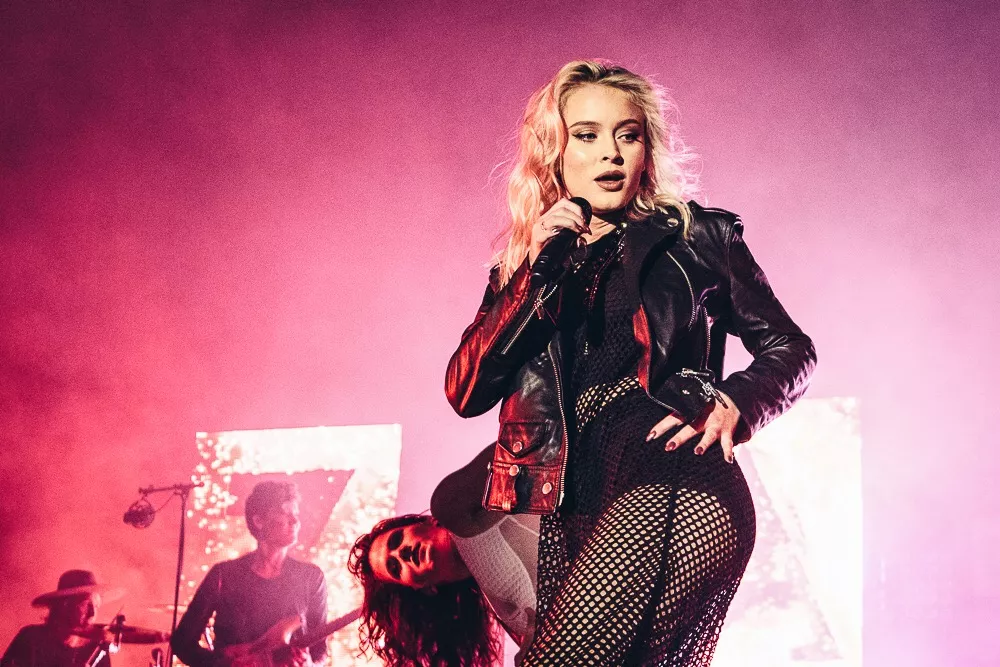 Zara Larsson i krismöte med H&M