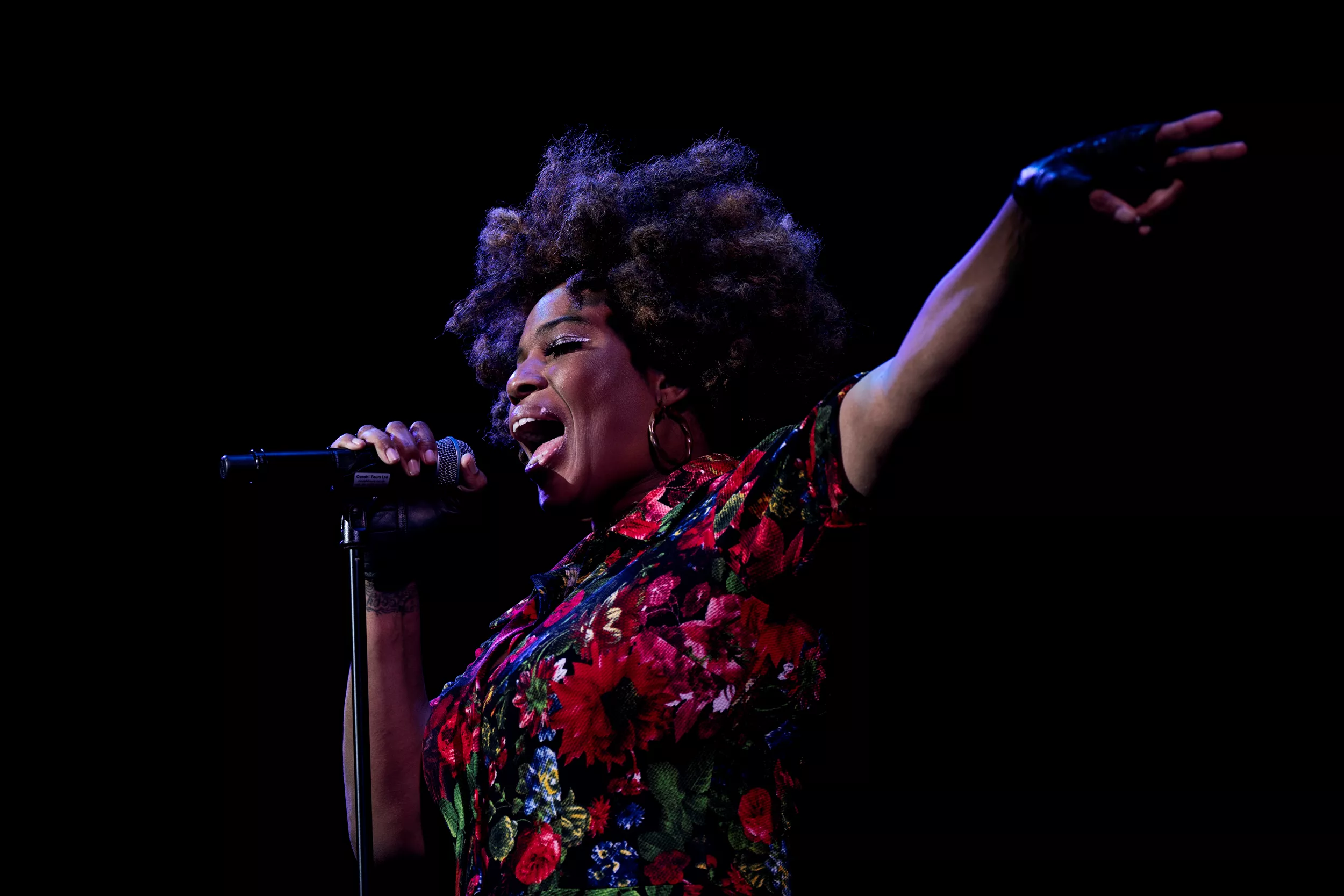 Lovlig adspredt aften på Macys tilrøgede kontor