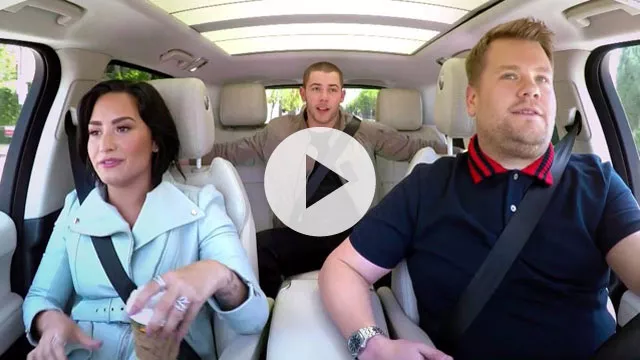 Demi Lovato og Nick Jonas indtager passagersæderne til James Cordens carpool