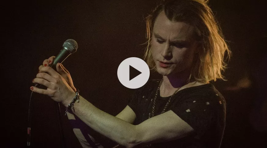 Video: Se Bisse i energisk optræden under GAFFA-Prisen 2016