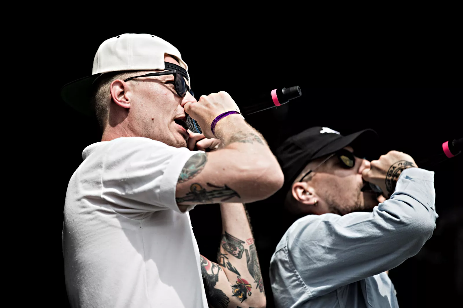 Specktors fyrer op for rim og håndtegn til miniturné