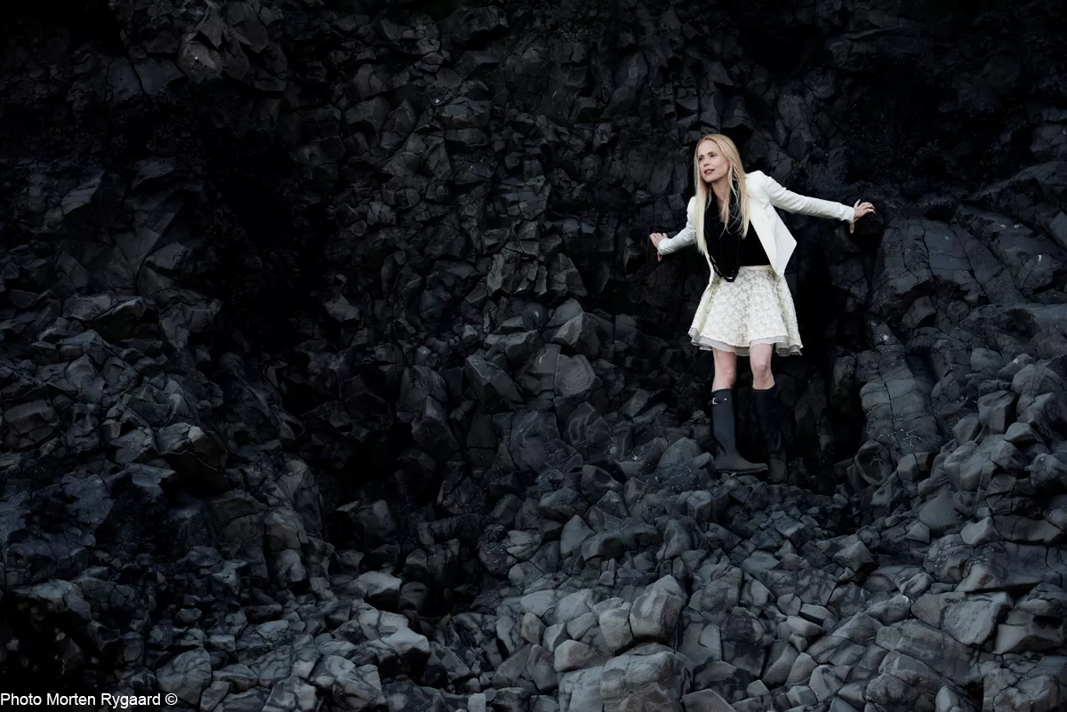 Billedserie: Se Tina Dickow i den islandske natur